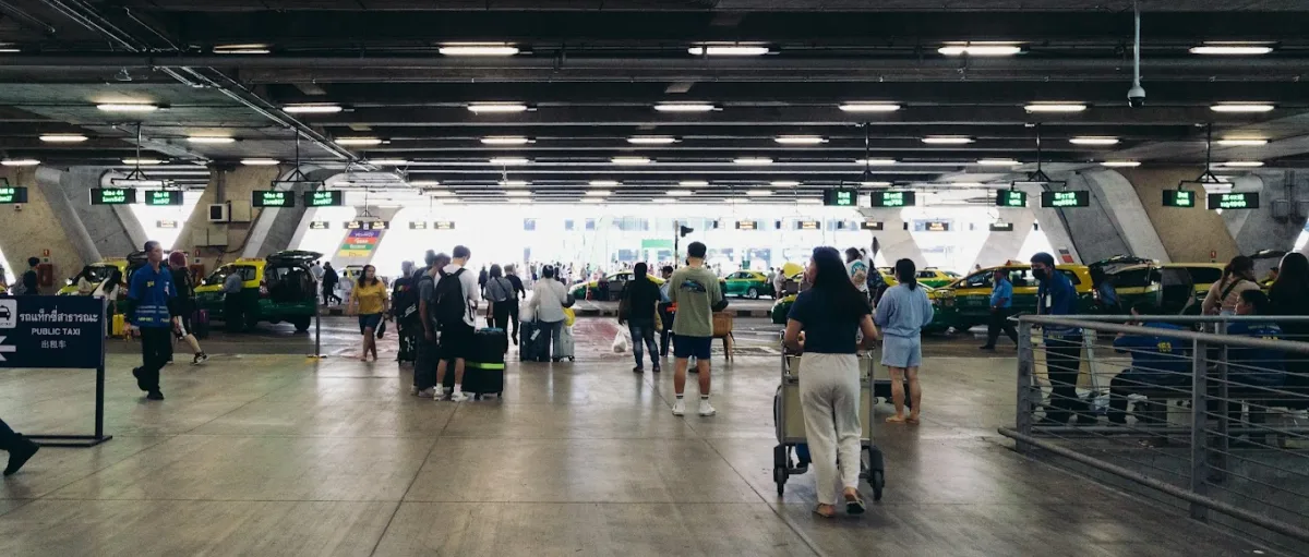 TAXI BAY / DEPARTURE LEVEL