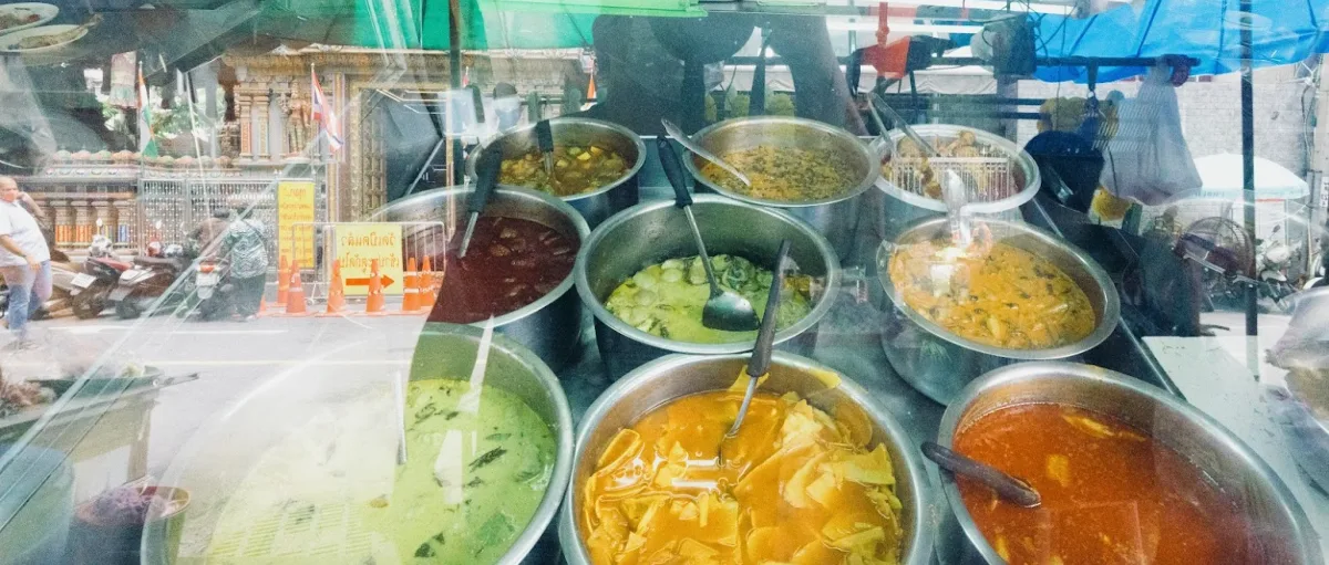CURRY ROW / DISPLAY