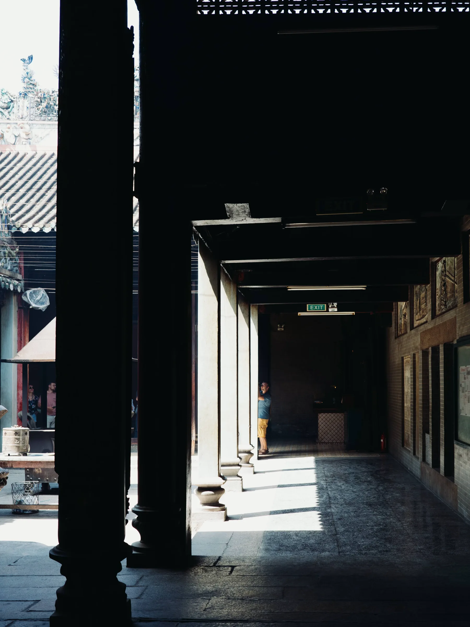 CORRIDOR / FIGURE