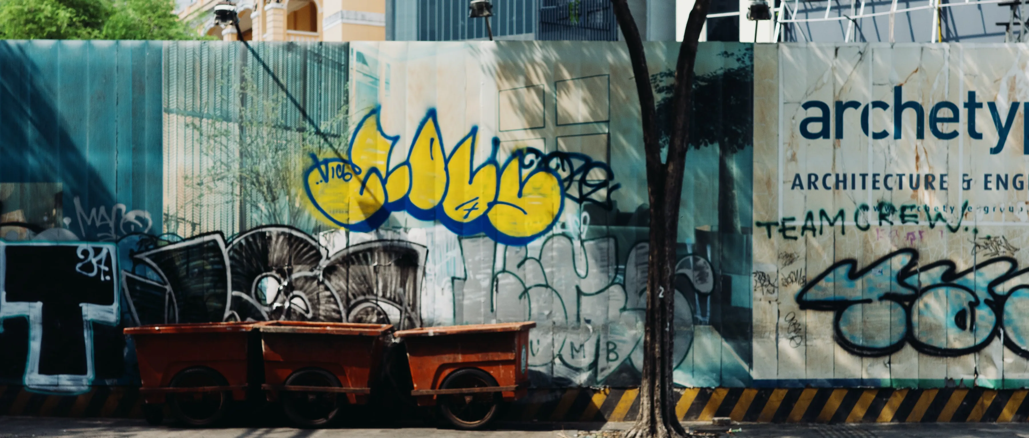 CONSTRUCTION / GRAFFITI