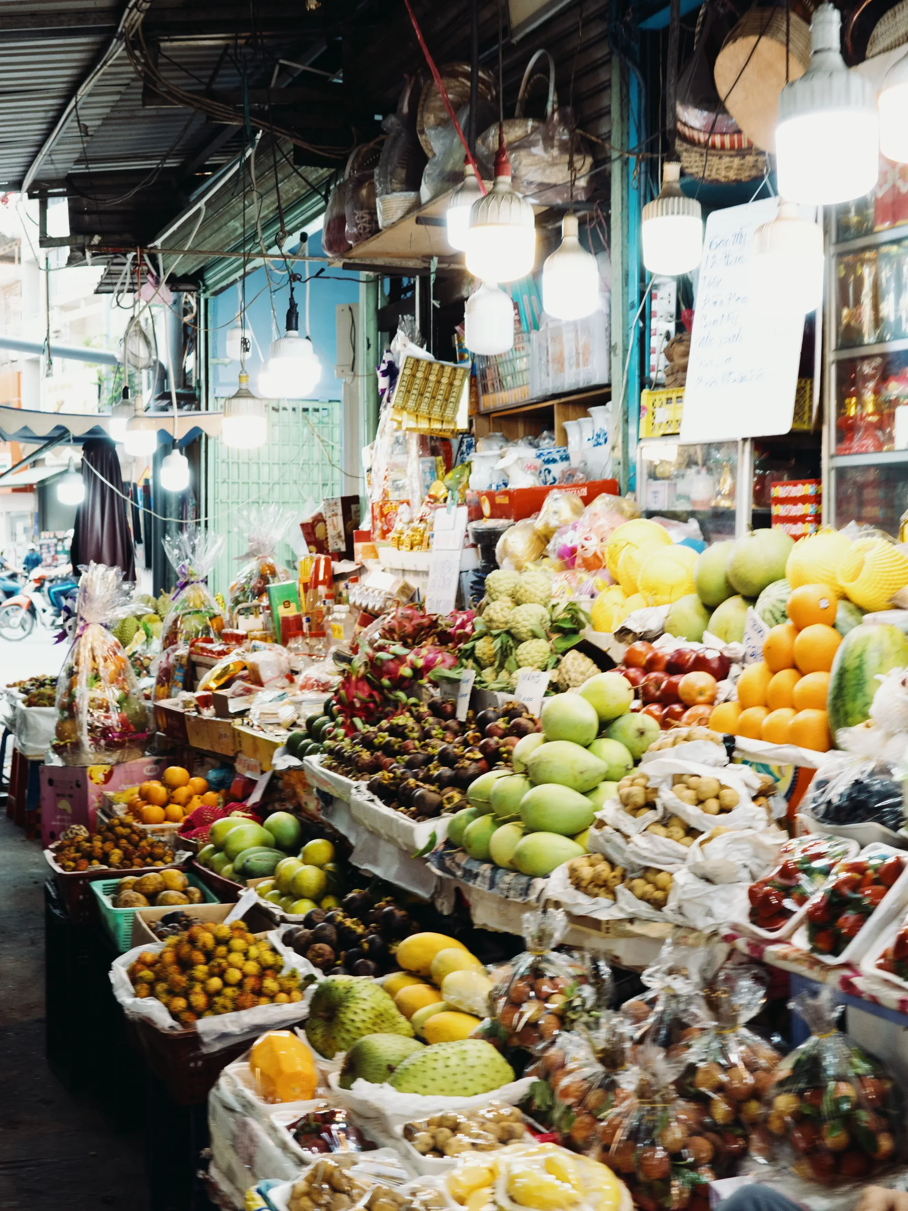 FRUIT STALL / TROPICAL