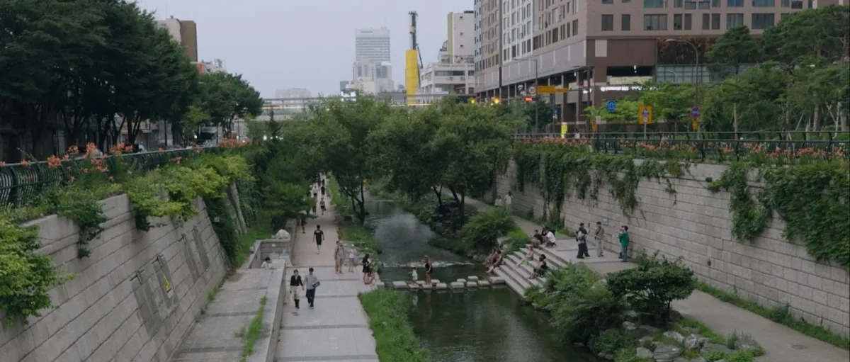 CHEONGGYECHEON / EVENING WALK