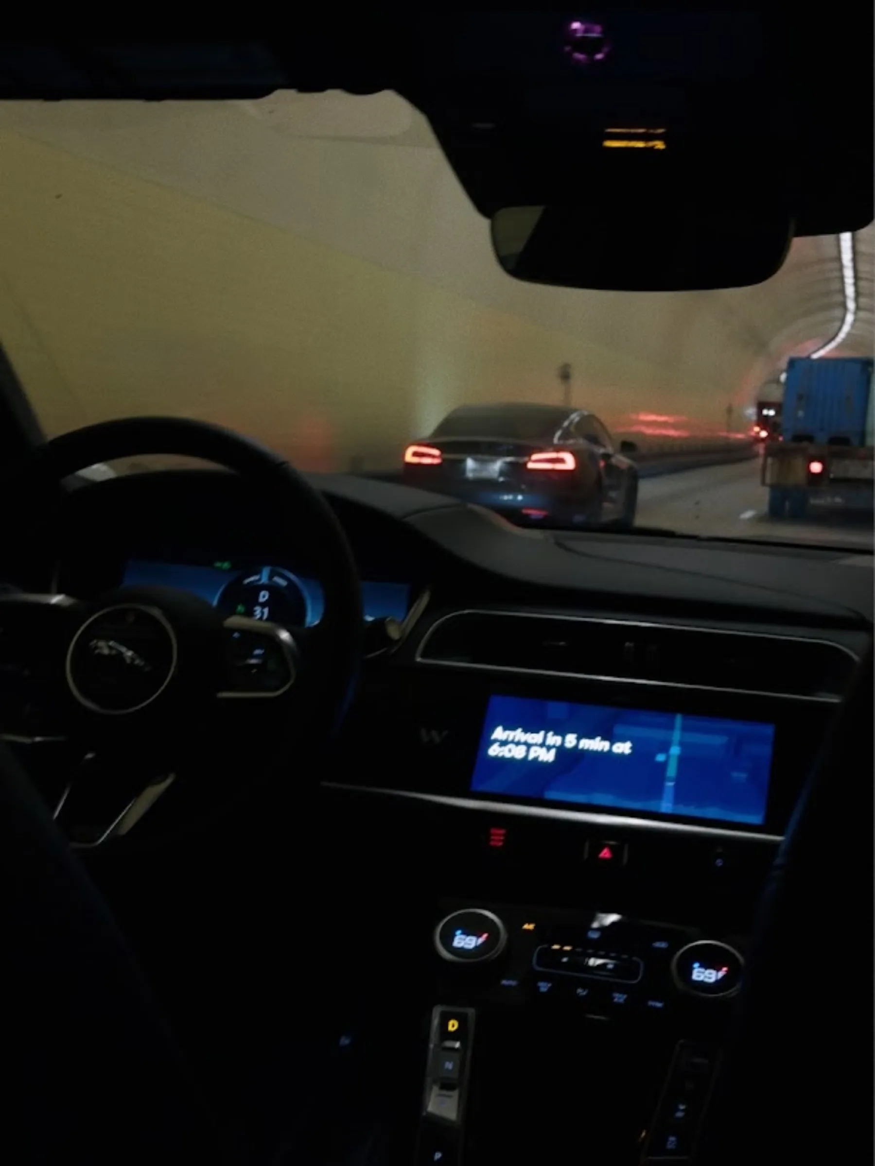 TUNNEL / ARRIVAL IN 8 MIN